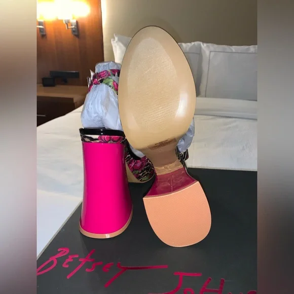 Betsey Johnson Women’s Brylie Leopard Floral Print Platform Block Heeled 4.5” - Picture 4 of 10